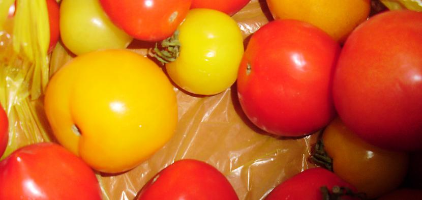 Kamēr olas vārās 3 tomātus... Autors: laurinjaa3 Salāti-Zaļumiņš pirms ziemas