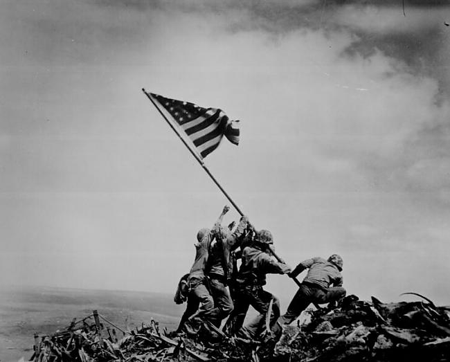 Karoga pacelšana Iwo Jimā Šī... Autors: murkšķis Top 10 Greatest Photographs Ever Taken