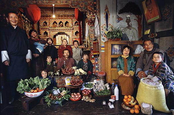 Butāna Namgay ģimene no... Autors: Fosilija Padomā ko ēd un ko nē, daudziem vispār nav ko ēst!