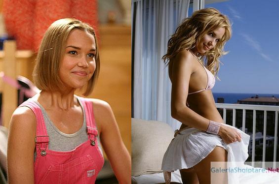 Arielle Kebbel Filmā  Elyse Autors: Fosilija Amerikāņu pīrāgs.