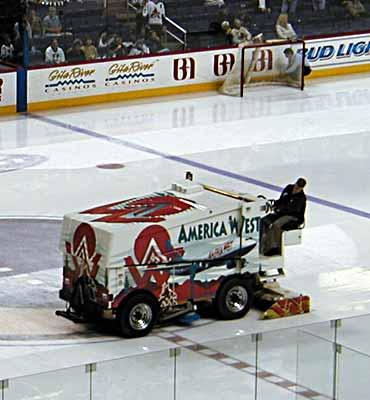 Vidēji Zamboni mašīna ledus... Autors: oliveforgetme Fakti par hokeju 2