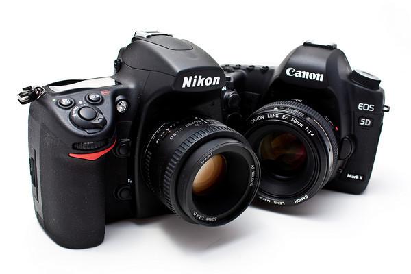  Autors: LosAngeles Canon vs. Nikon :)