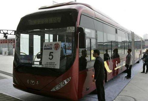  Autors: Fosilija Pasaulē garākais autobuss.