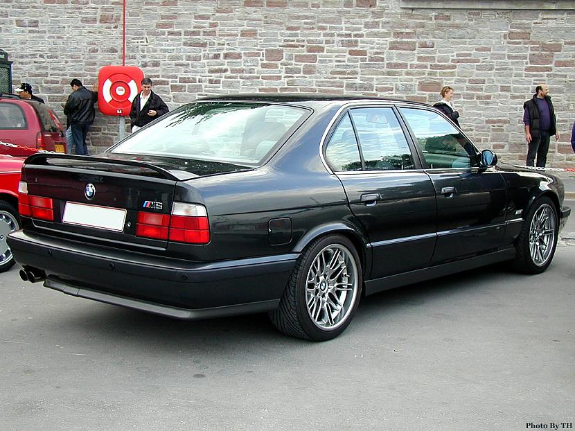 E34 19891995No sākuma auto... Autors: KeyKey BMW M5 - klusais monstrs