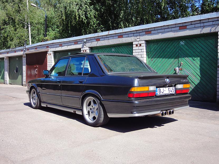 Klassiskais E28 5 sērija Autors: Nuro Interesanti BMW no Latvijas