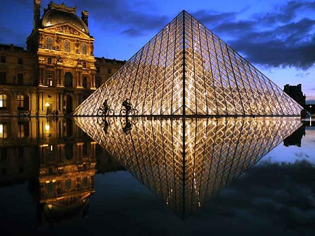  pyramid at the Louvre Autors: mashedpotatoes modernisma arhitektūra