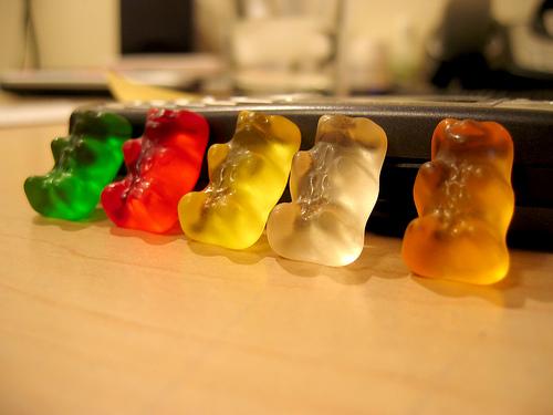 10 lācīši satur 87 kalorijasJa... Autors: Voxitude Gummy Bears are bad!