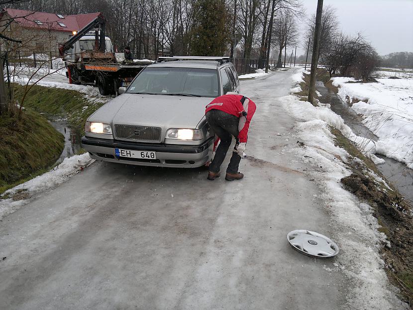  Autors: jackass1919 Ventspils grāvī ieslīd Volvo!