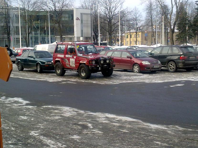 un uz to visu no malas... Autors: izio nissan izstādīte