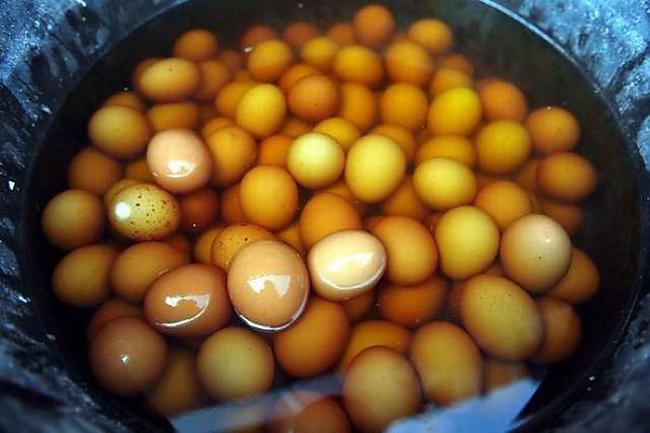 Olas tiek tirgotas pa 23... Autors: lucifers Vārītas olas ķīniešu gaumē