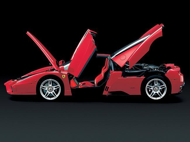  Autors: Fosilija 2002 Ferrari Enzo