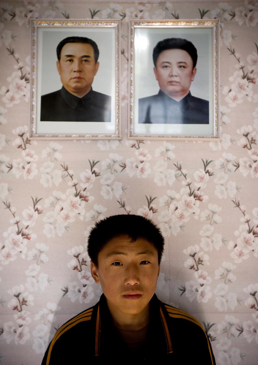 Katrā mājā pie sienas... Autors: TheSame Šokējošā Ziemeļkoreja!!