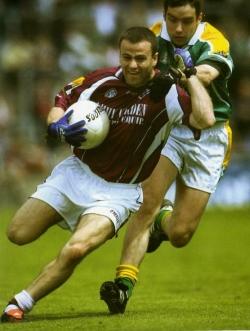 Gaelic Football tas ir futbola... Autors: egis098 World’s 10 Most Dangerous Team Sports.