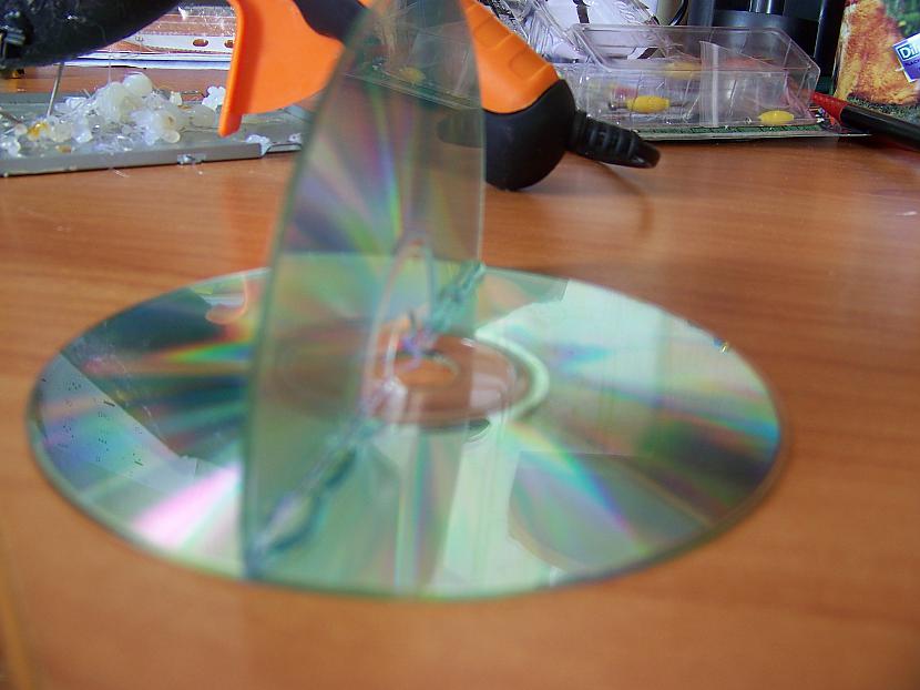 Pieliekam klāt un gaidam kamēr... Autors: FonTosteris Ko iesākt ar CD/DVD diskiem.? (3. daļa)