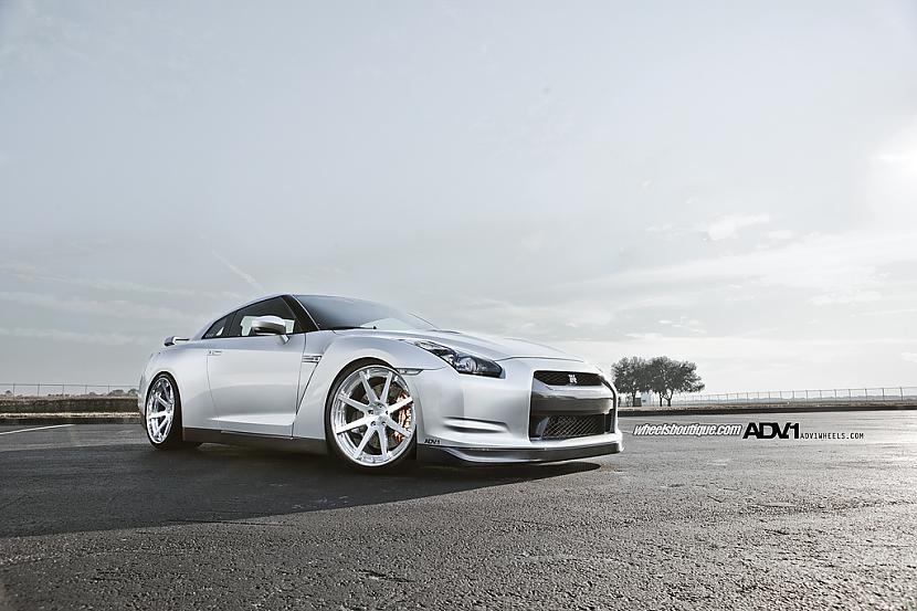 Nissan GTR R35 Autors: CIs4Care Cars on sweet wheels; Pt. tres