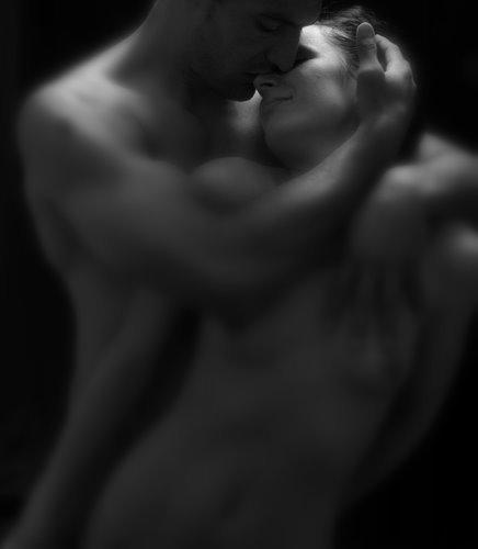 Skūpsti uz mugurasJa tavam... Autors: kitket2 Mīlas māksla, kurai nespēs pretoties neviens vīrietis...