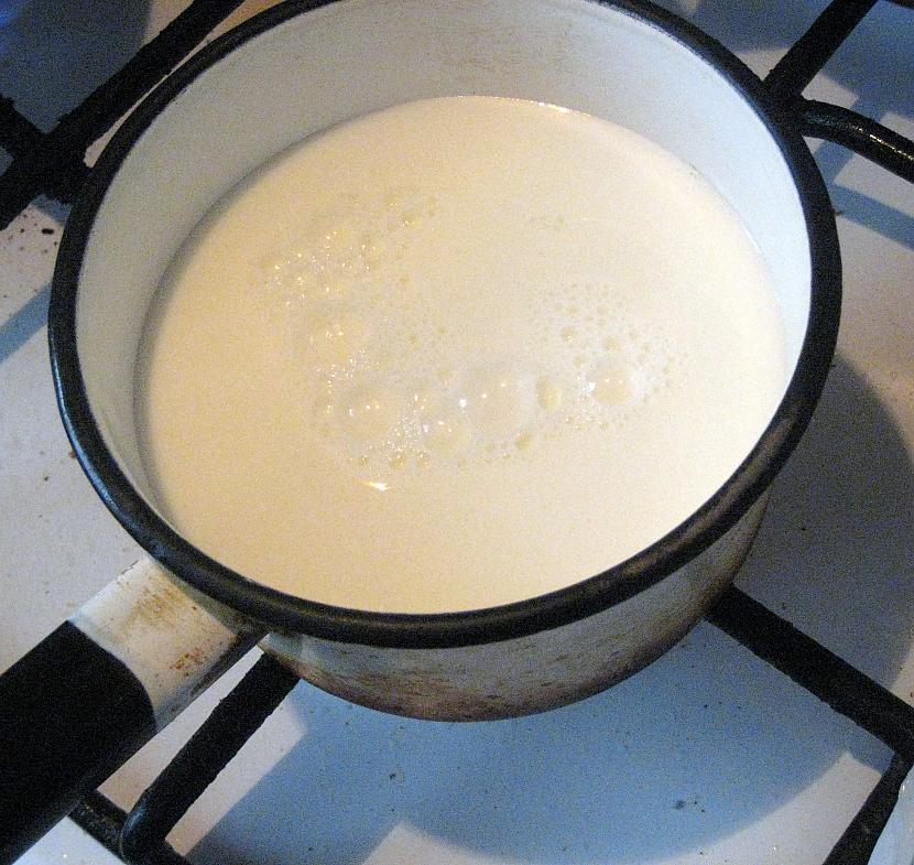 sasildām pienu kopēc tam... Autors: niikie Mīcīti kartupeļi ar mērci A Ļa Santa.