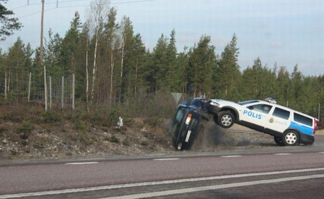  Autors: pruseks Skarbie zviedru policisti...