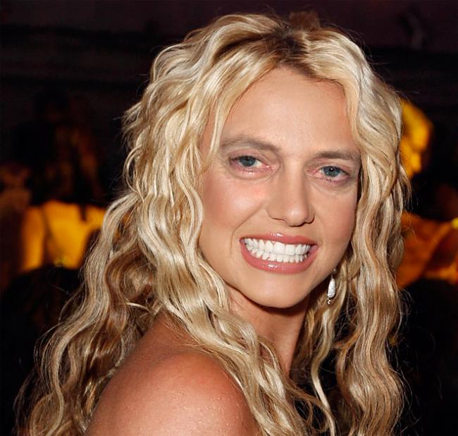 Britney Spears Autors: ShakeYourBody Slavenības ar Stīva Bušemi acīm