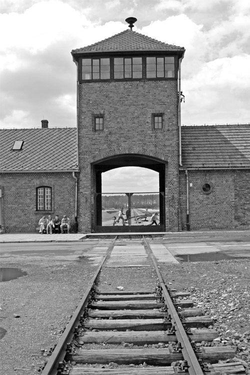 Vieno no iespaidīgākajām... Autors: Zilais Kamielis Auschwitz, bēgšanas un izdzīvojušie.