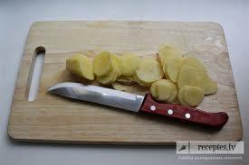 Nomizojiet kartupeļus un... Autors: foxxy Kartupeļu sacepums