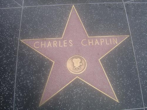 Čarlijam Čaplinam Hollywodā ir... Autors: Zilais Kamielis Čārlijs Čaplins