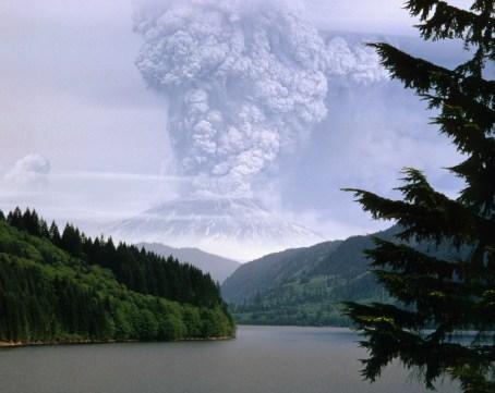 Pēc vulkāna konusa... Autors: Fosilija Senthelensas vulkāna izvirdums 1980.gadā