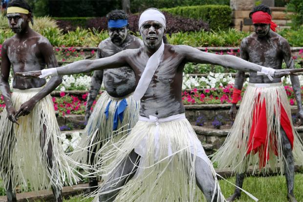 Dejotāji dejo aborigēnu dejas... Autors: Jingla Mūsu pašu pasaulīte vien ir