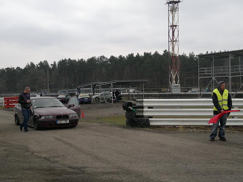  Autors: Kojotsuns 1. Drifta treniņš Biķerniekos 2011