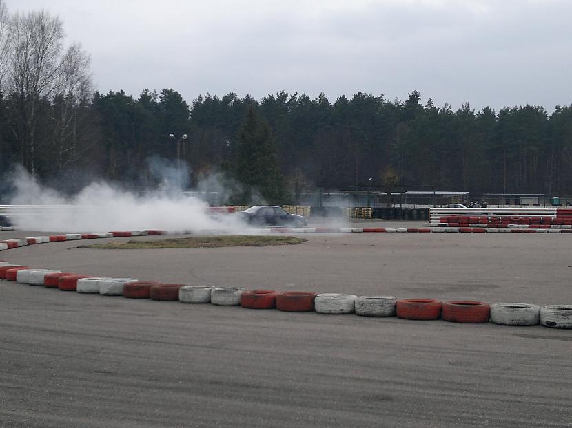  Autors: Kojotsuns 1. Drifta treniņš Biķerniekos 2011