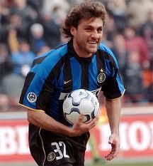 Christian Vieri 1999 gads No... Autors: Mērnieks TOP 15 dārgākās futbolistu transfēras.