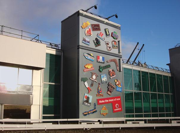 Vodafone reklāma Autors: Fosilija 20 Lielākās reklāmu ēkas.