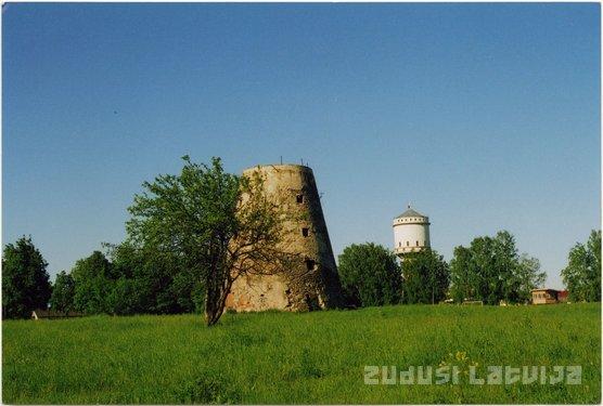 Skats uz Cēsu pilsētu pirms... Autors: Memo Kā ir mainījušās Cēsis.