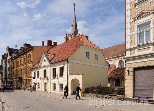 Tirgotāja nams Rīgas iela 16... Autors: Memo Kā ir mainījušās Cēsis.