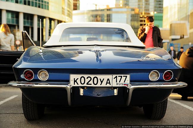 Corvette Sting ray Autors: Ekskluzīvais Retro Rallijs Maskavas ielas ...