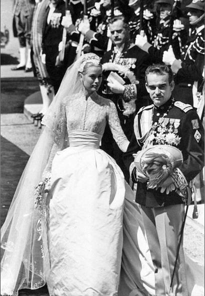 Grace Kelly and Prince Rainier... Autors: Thunderkid Karaliskās kāzu kleitas, sākot no karalienes Viktorijas k