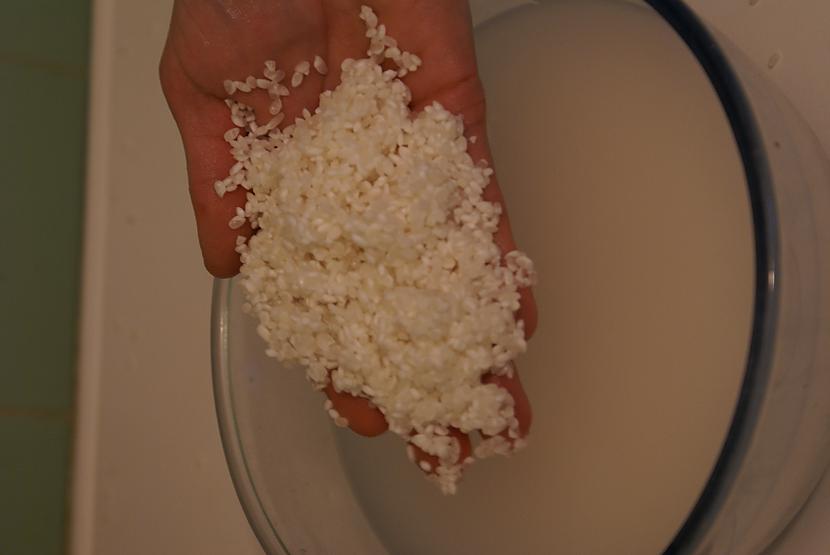 noskalojam rīsus un leikam... Autors: biklaa Sushi