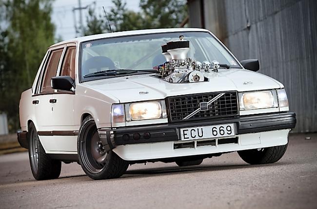  Autors: valcha112 Volvo 740 V8