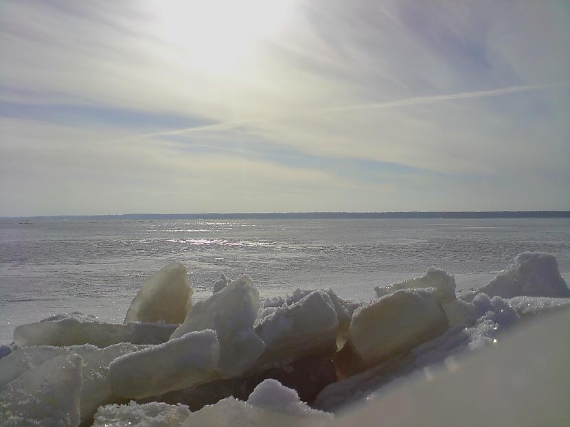 Tālu no krasta uz ledus Rojas... Autors: emovecis Mani mākslas darbi ar telefonu(k850i)