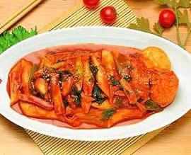 TukBokKiAsās rīsu kūkas ar... Autors: HiYum Populārākie Korejiešu ēdieni ^_^