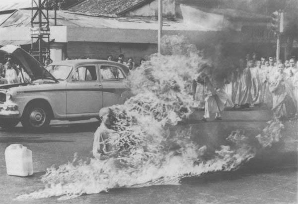 Budistu mūks Thich Quang Duc... Autors: Murik Fotogrāfijas, kuras satrieca pasauli.