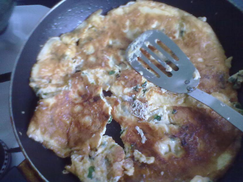Piebeidzam omletes... Autors: RekSis ibeee Uztaisīsim garšīgas brokastis
