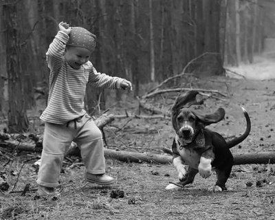 Bērni ēda kopā ar dzīvniekiem... Autors: Goldticket Bērnus audzina kopā ar suņiem!