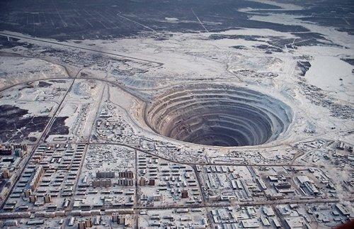 Mirny Diamond Mine of Siberia Autors: IAMsoLAME lielakie caurumi zeme