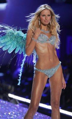 KAROLINA KURKOVA Karolina... Autors: Heaven Victoria's Secret