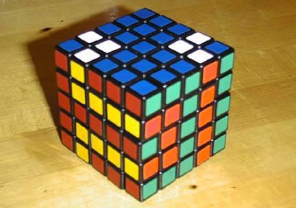 Klasiskajā Rubika kubā katra... Autors: ZaZZ99 Rubika kubs