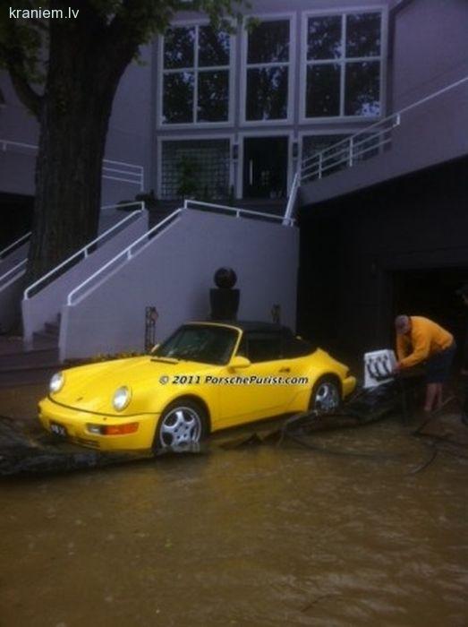 Kad redzat kad ūdens ir... Autors: Fosilija Kā pasargāt automašīnu no plūdiem!