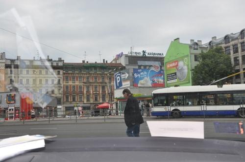 Atbrauca vīrietis ar melnu... Autors: Liene2 Stopētāju stāsts