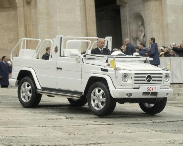 Pagaidām MercedesBenz... Autors: Janka95 Romas pāvests turpmāk brauks ar 'Mercedes' hib