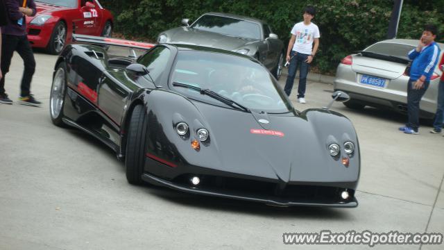  Autors: OZēmilumsmarupeD Daži Pagani Zonda.